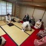 新樹の茶会　雨で緑鮮やかに